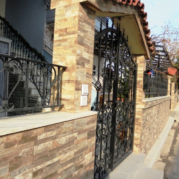 ependish toixou me plakaki tupou petras (19)