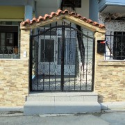 ependish toixou me plakaki tupou petras (5)