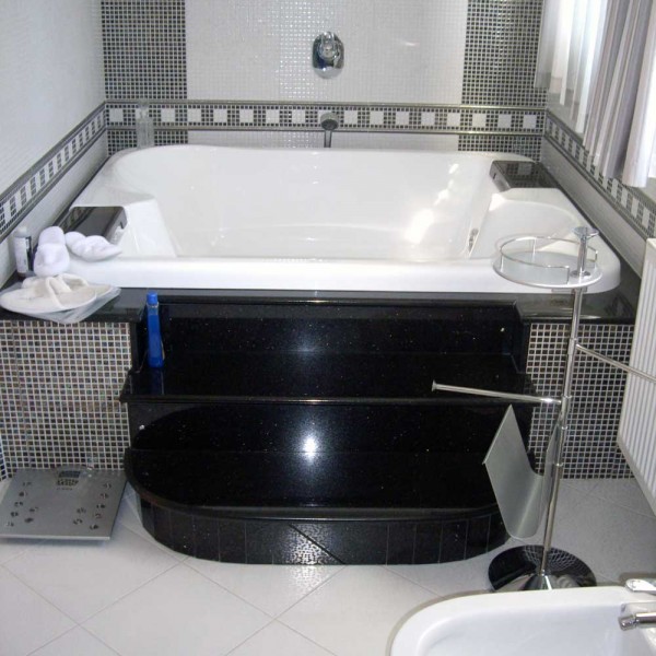 Τοποθέτηση Πλακιδίων Μπάνιου Χτιστός Νιπτήρας – Τζακούζι